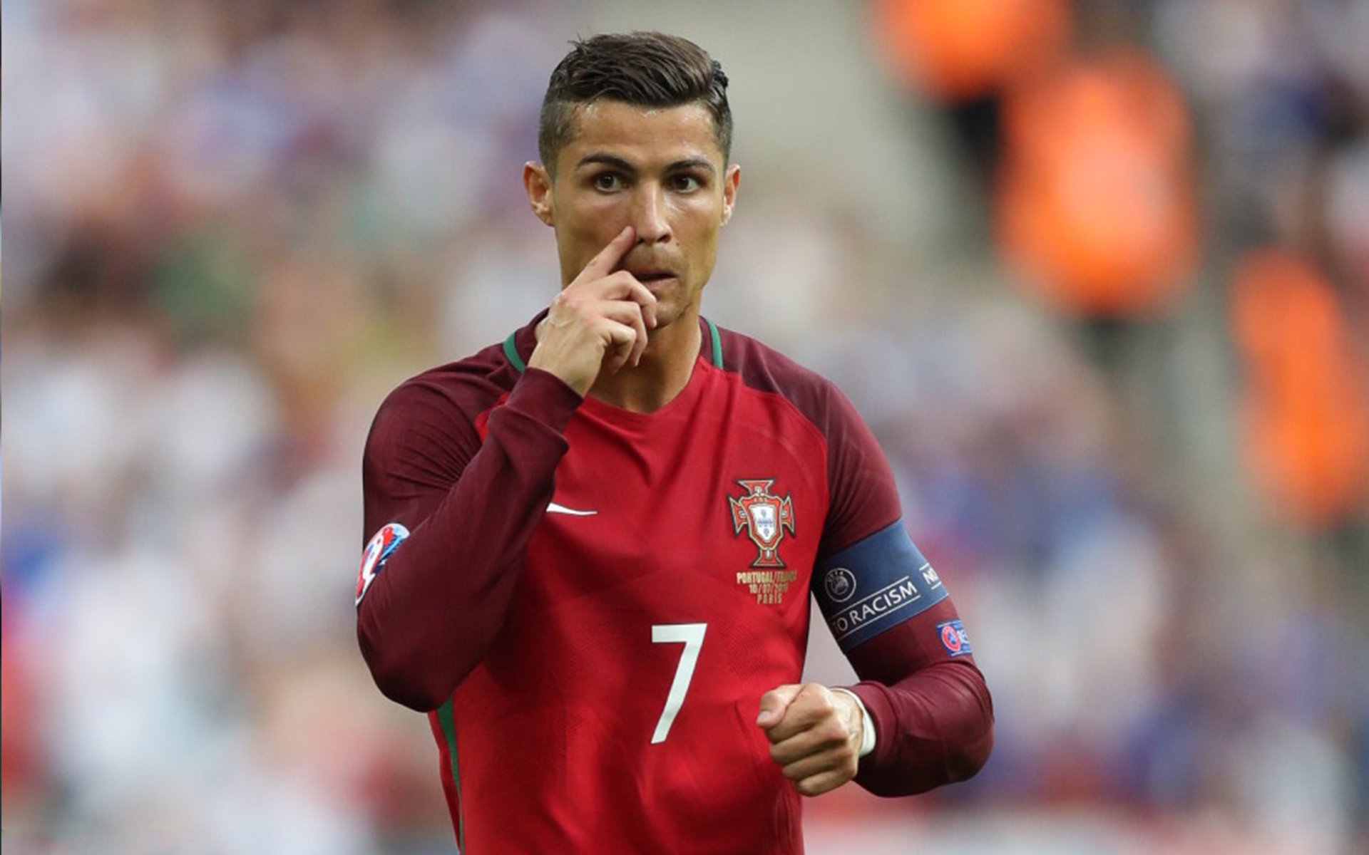 曼城继续保持在欧冠的统治地位,球员状态火热,曼城几座欧冠